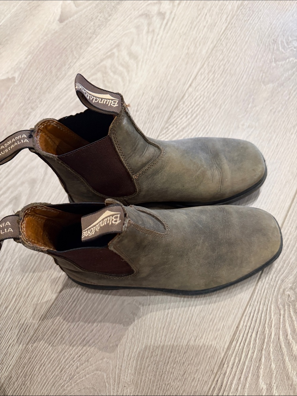 Blundstone Men's Chukka Boots in Brown with Maroon Elastic - Picture 2 of 2